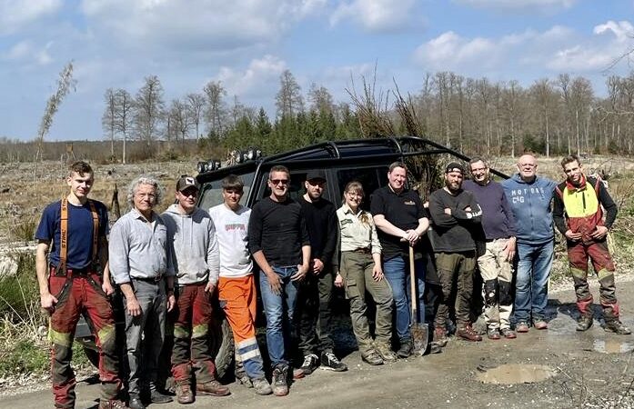 Wir haben am gestrigen Donnerstag, 14.04,2022, in Bad Münstereifel aufgeforstet: 7500 Bäume und Sträucher wurden mit Unterstützung unserer Partner gepflanzt, um künftig den Folgen von Starkregen vorzubeugen.
